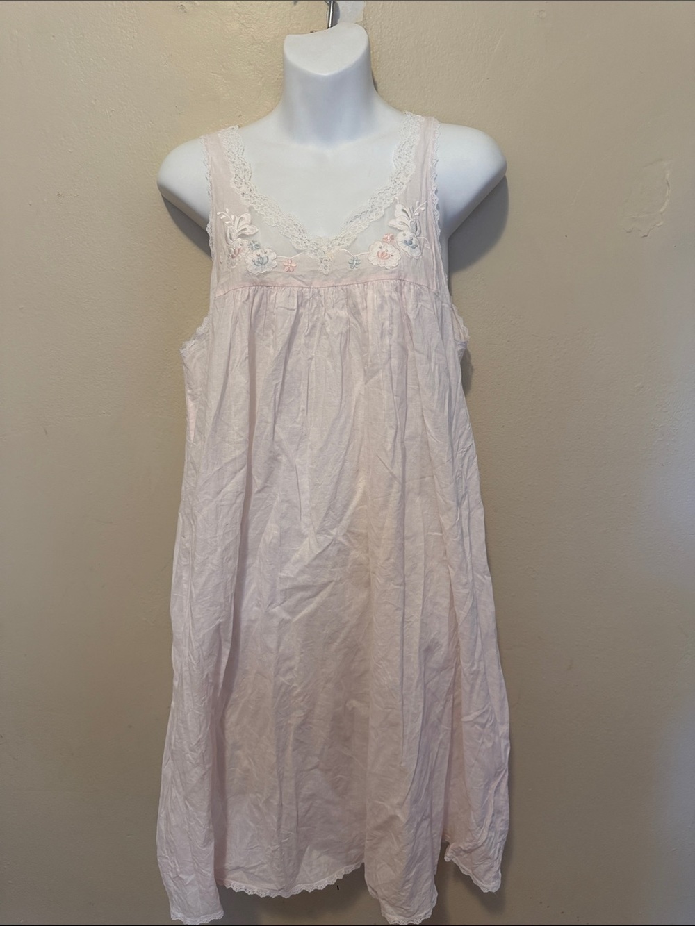 Soft Pale Pink Lace-Trim Sleeveless Chemise
